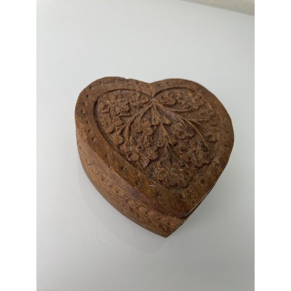 Vintage 1979 Wooden Carved Heart Shaped Trinket Box, Jewelry, Home Decor - Picture 8 of 10